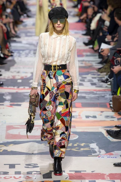 Look 28